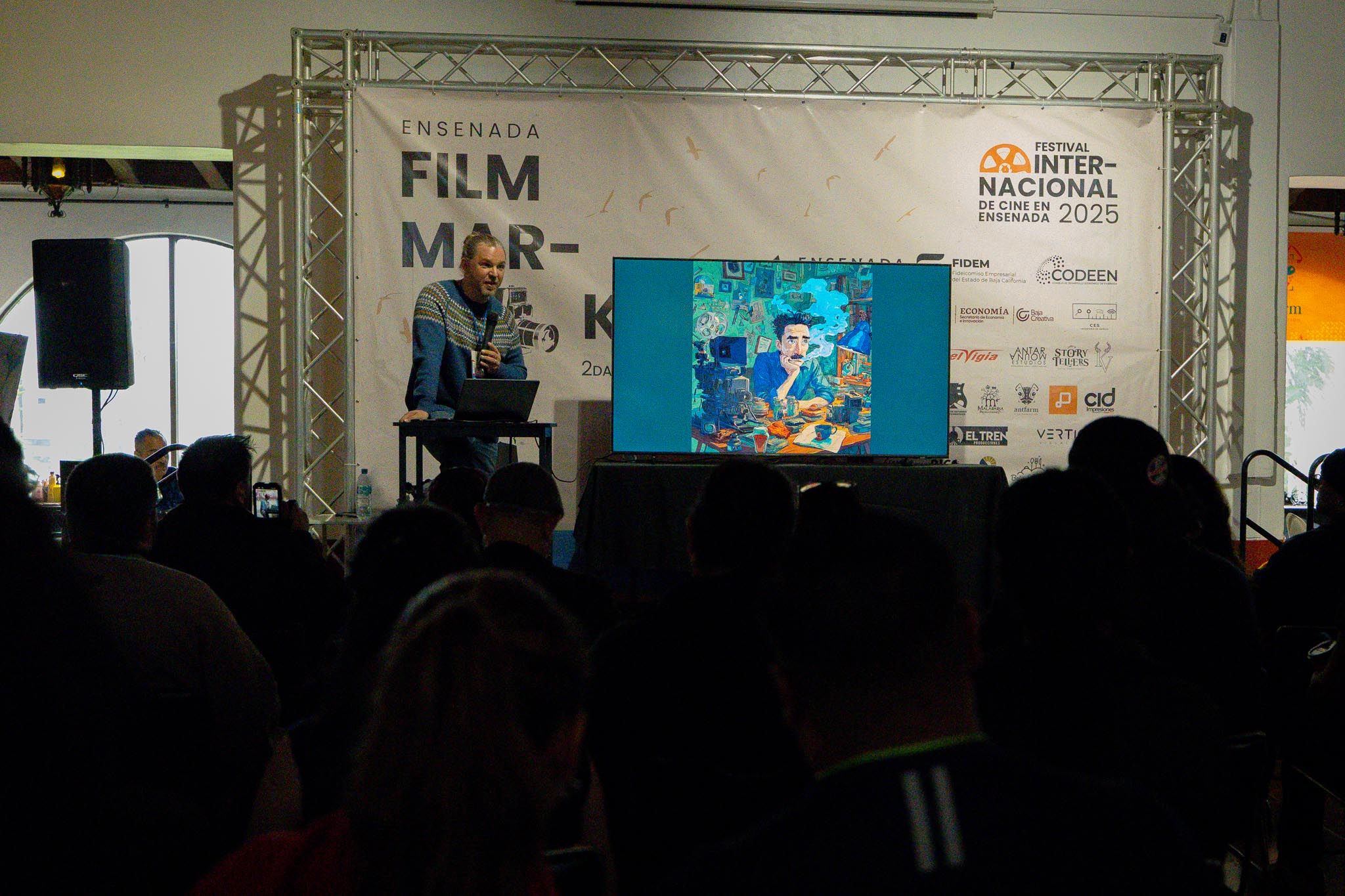 Ola Martin Fjeld presentando durante el Festival Internacional de Cine en Ensenada